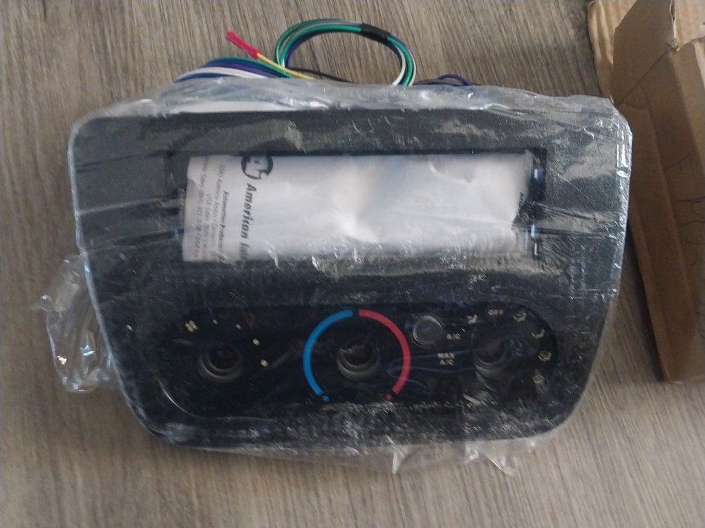 Ford / Mercury Dash Stereo Installation Kit