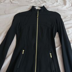 black gold zipper lululemon size 4