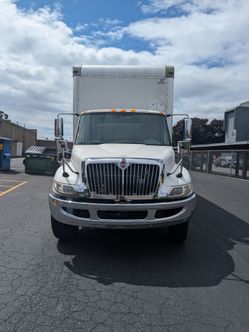 2017 international box truck with liftgate