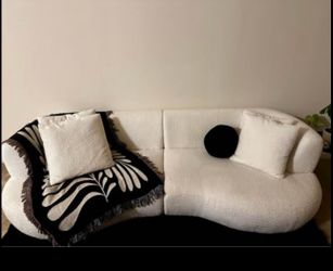 93.31" Curved Sofa Couch, Oversized 3-Seater Luxury Boucle Cloud Couch