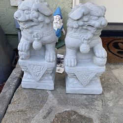 New concrete Foodogs statue