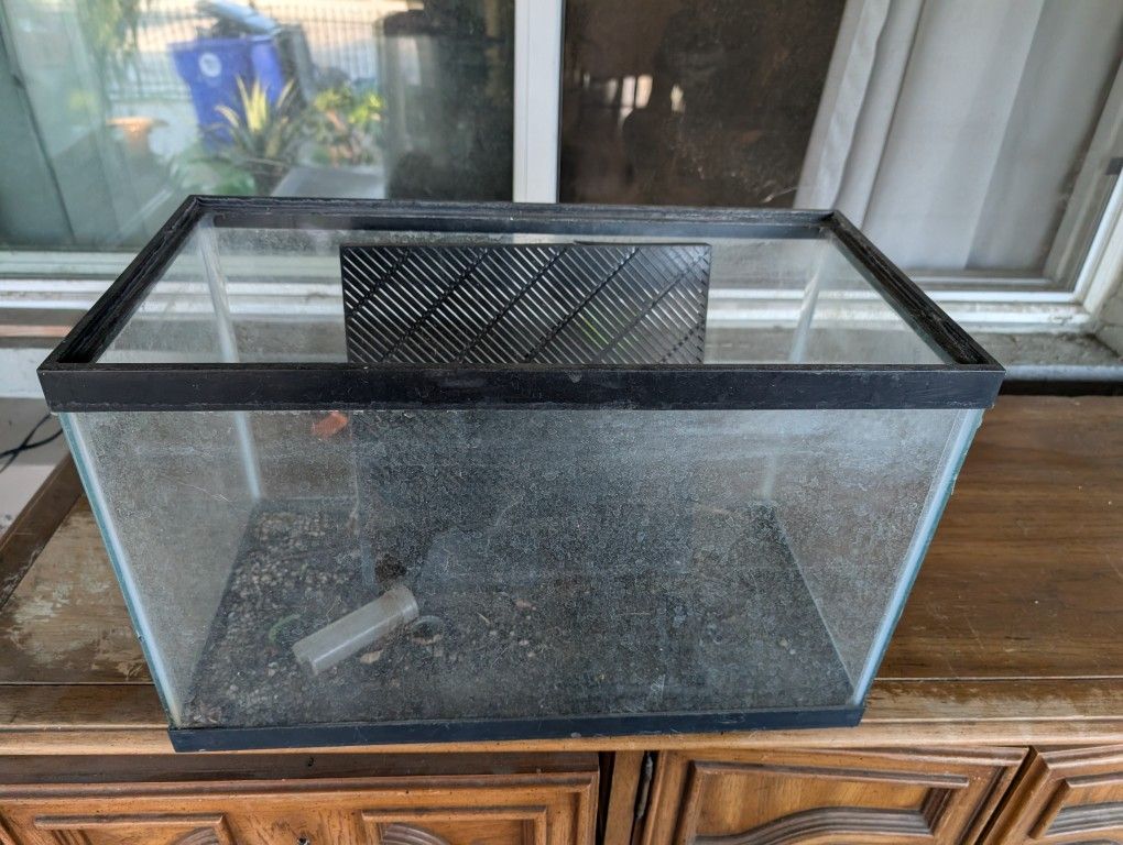 Free Aquarium / Terrarium