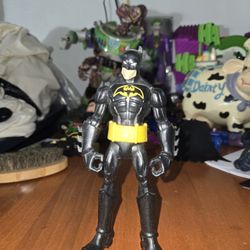 2011 Mattel DC Comics Batman 6-inch action figure. 