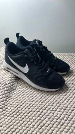NIKE AIR MAX TAVAS 7 1/2 WOMEN