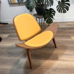 Beautiful New Mid-Century Style Lounge Chair
