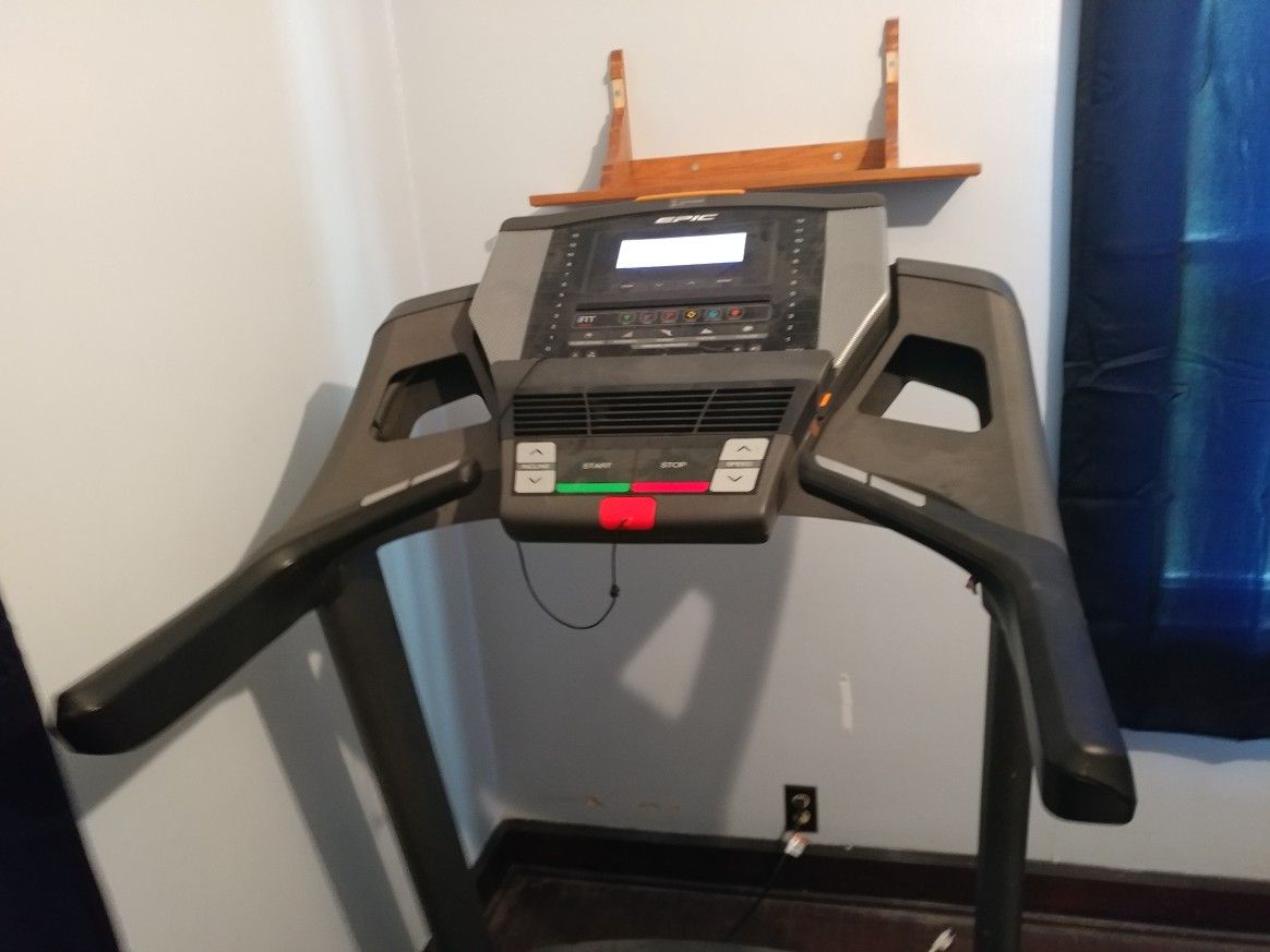 Epic A30T treadmill for Sale in Ravenna OH OfferUp