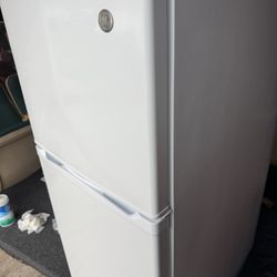 General Electric Fridge 