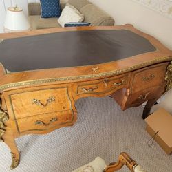 French Louis XV Kingwood and Burl Wood Bureau Plat Leather Top Desk