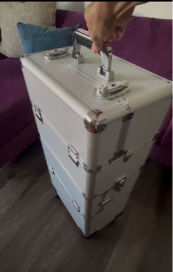 Rolling Aluminum Makeup Case / Trolley with Keys