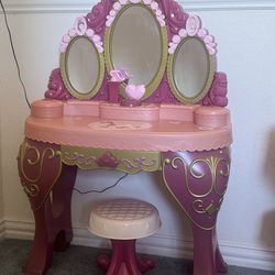 Cinderella beauty make-up desk with stool