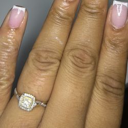 Gold 7.5 size diamond ring