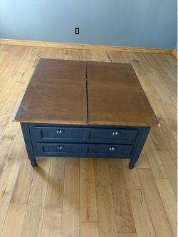 Pull-out leaf. table