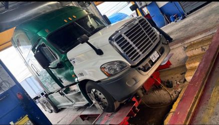 Freightliner Semi Truck