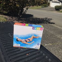 Floating Air Mattress Brand New Never Used Swimming Pool Spa Lake 