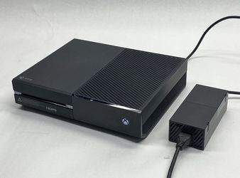 Microsoft Xbox One Model 1540 500GB Video Game Console w/ Power Supply And Headset