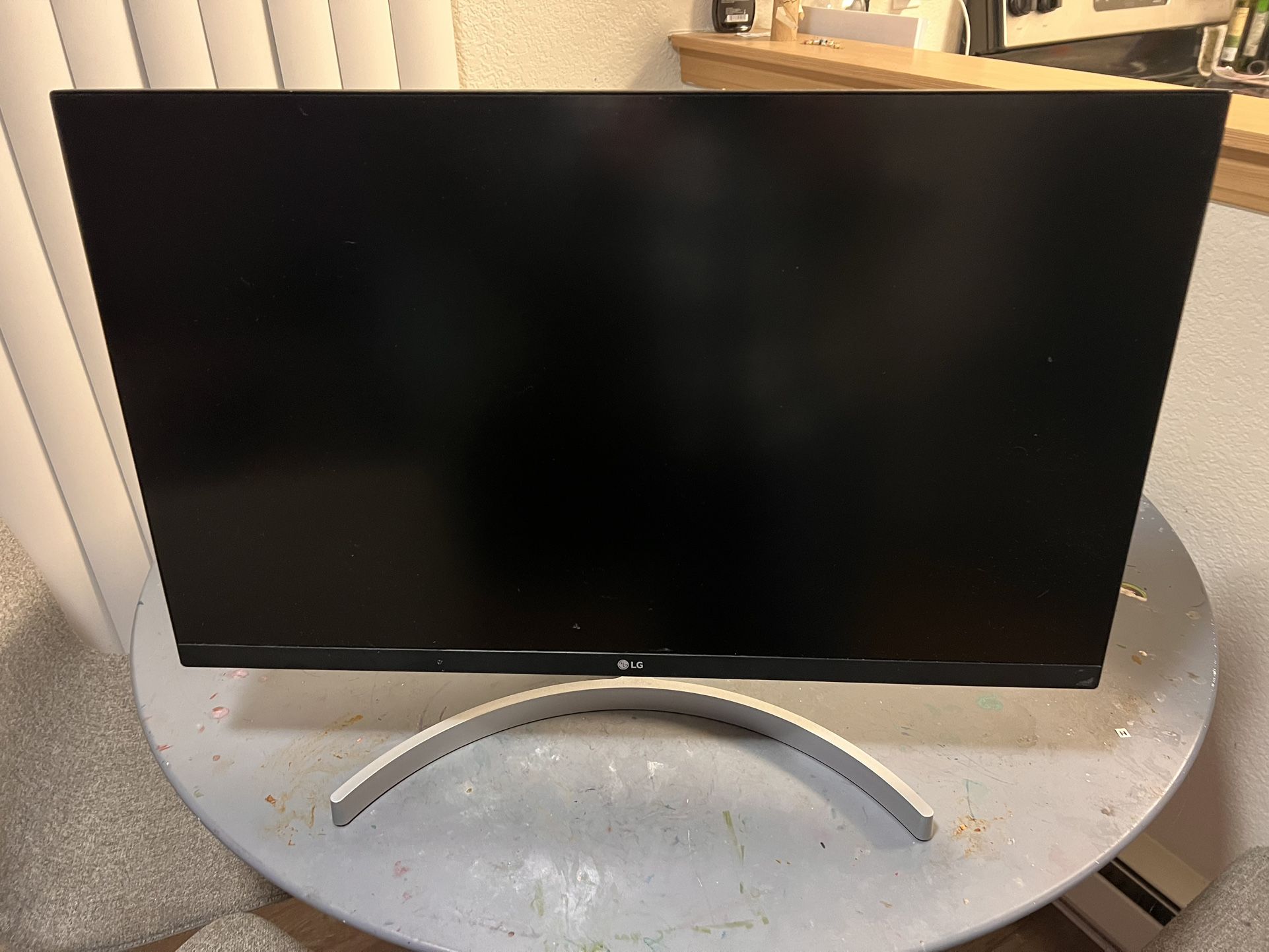 27” LG 4K HDR Monitor