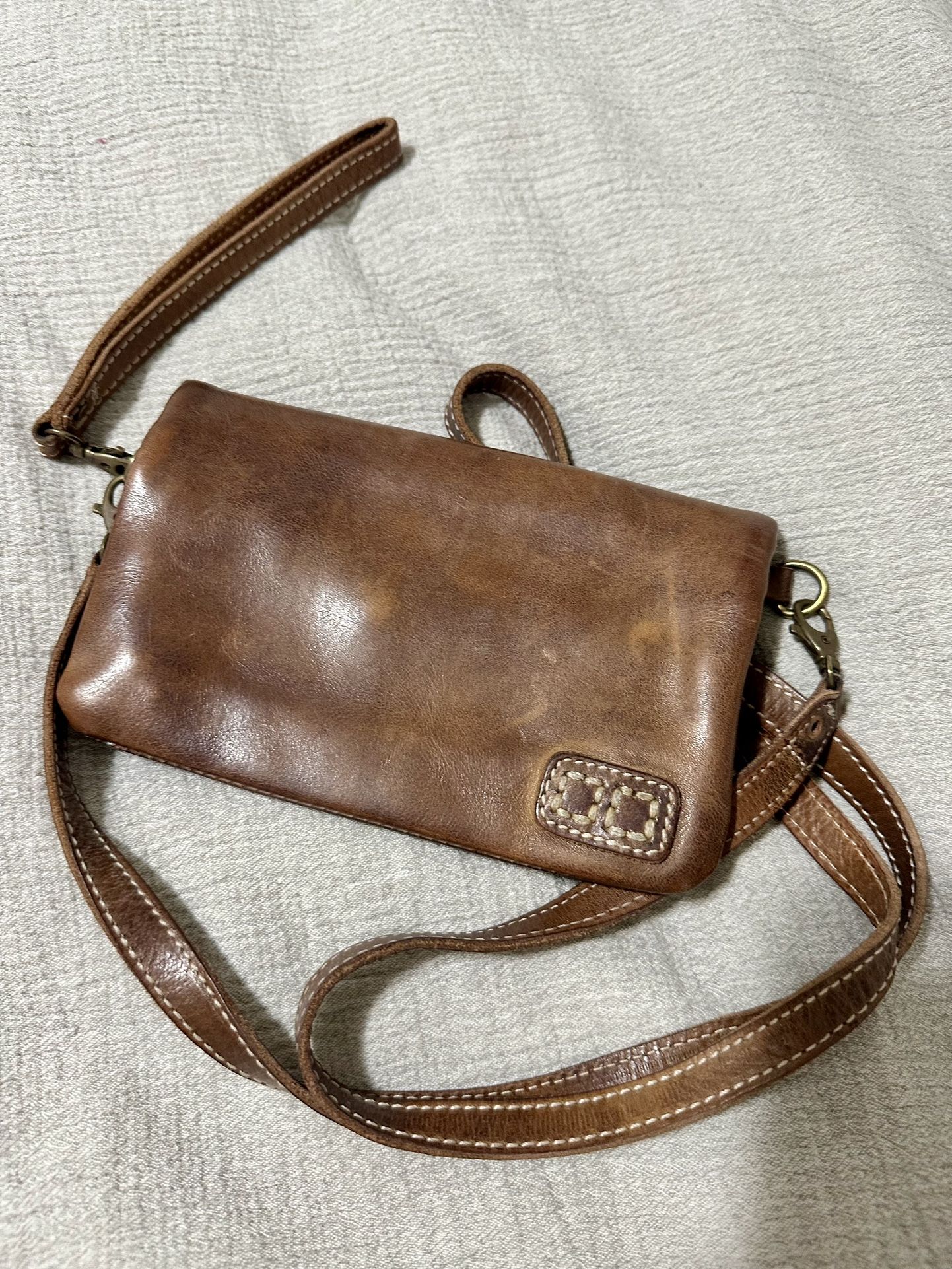 CROSSBODY CLUTCH