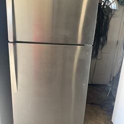 New Condition Stainless Steel Whirlpool Top Freezer Refrigerator 