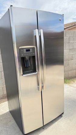 REFRIGERATOR GE 33 WIDE STAINLESS STEEL