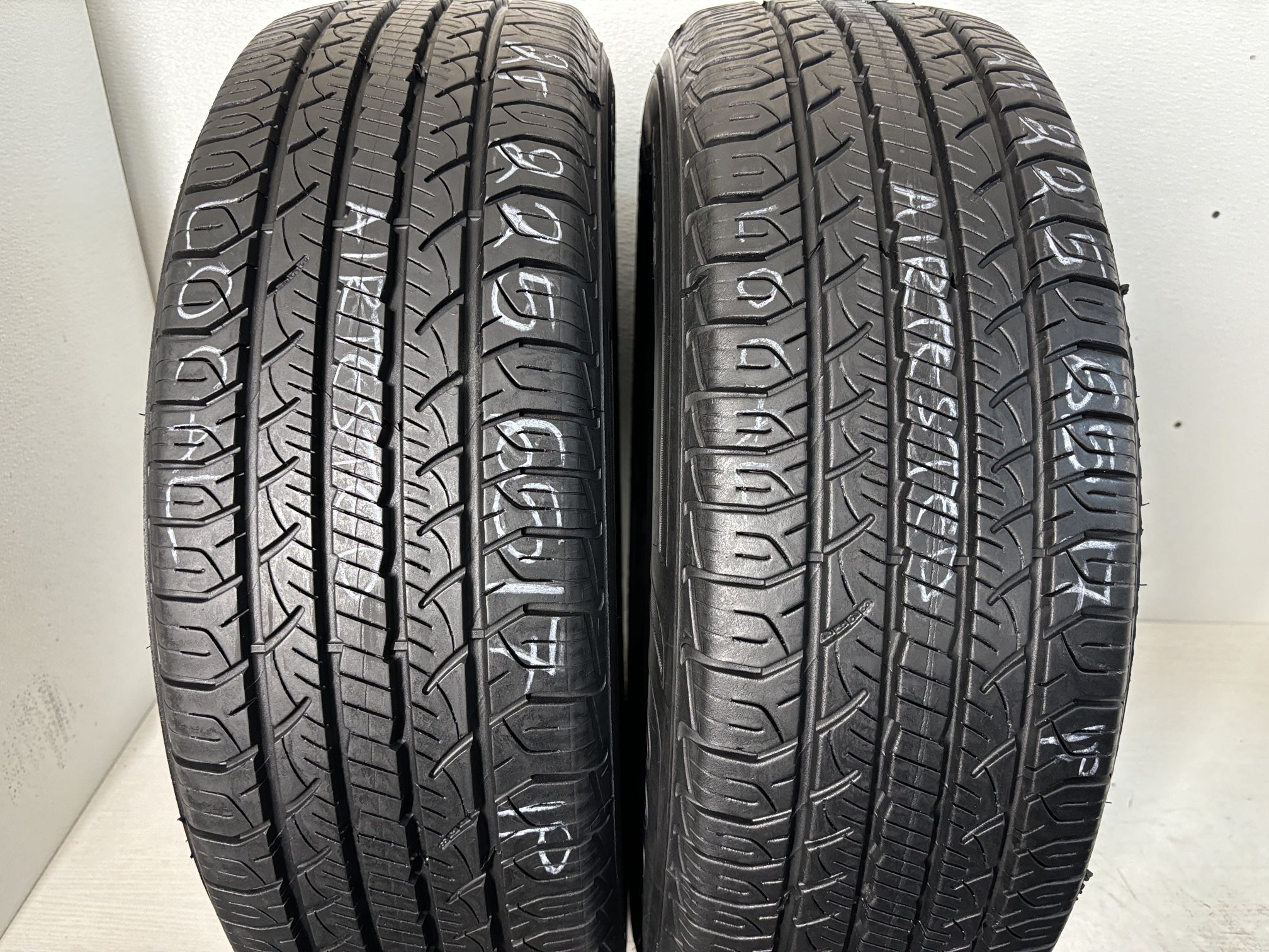 2 Tires 225 65 17 Goodyear Assurance Outcast Like New