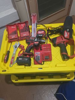 Milwaukee tools batteries tape measure battery chargers 1