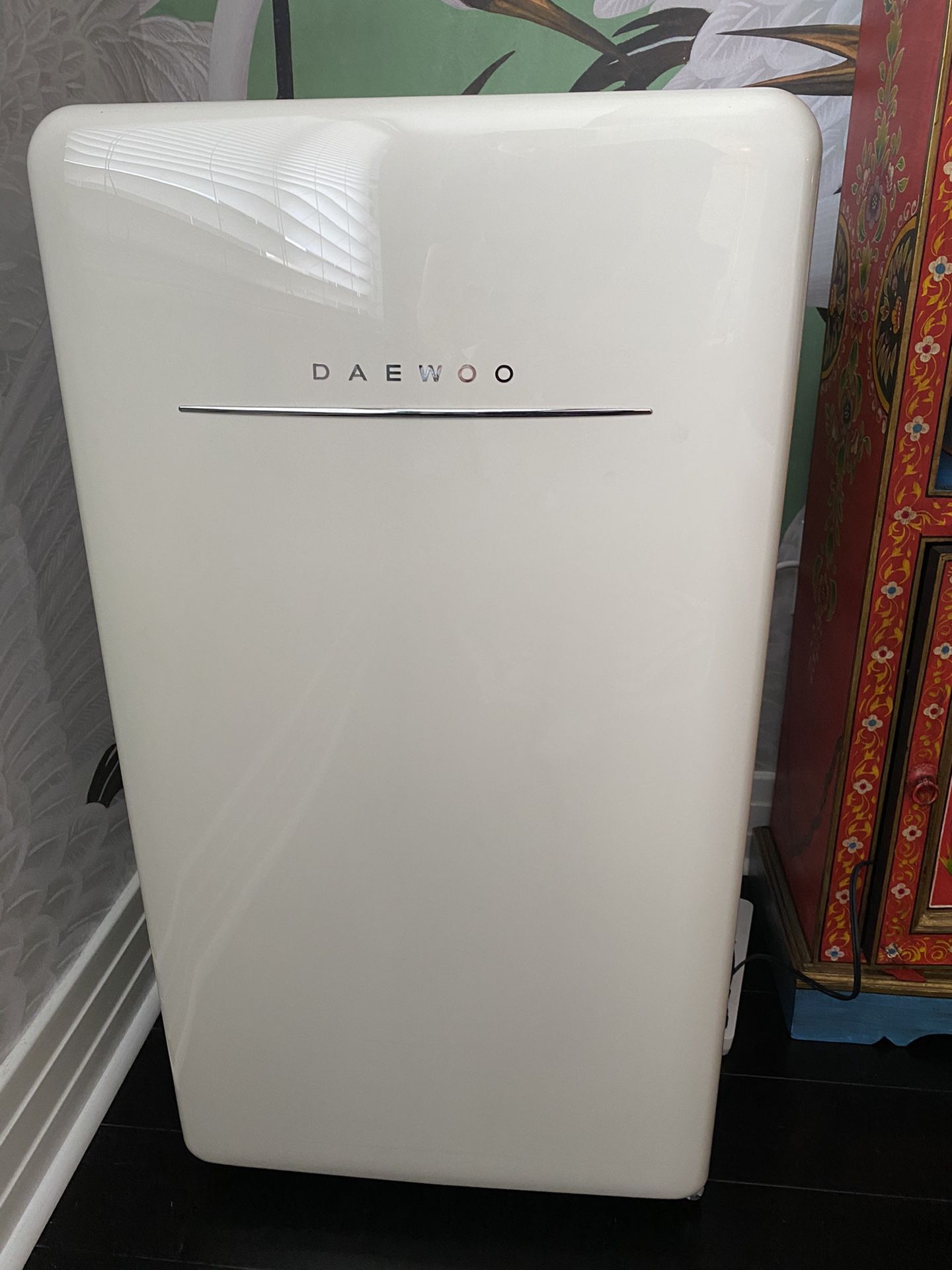 Daewoo retro compact fridge brand new (4.4 cu ft)