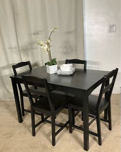 Black Kitchen Dining Table with 4 Chairs PERFECT FOR APARTMENT