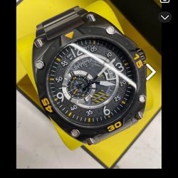 Invicta Aviator ! Comes With A Green Single Slot Dive Case !