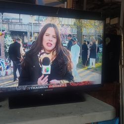 TV 32 INCHES SAMSUNG WITH REMOTE CONTROL...