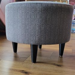 Gray Round Ottoman. Great Condition!!!