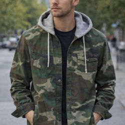 Mens Camouflage Hooded Jacket - Size Medium