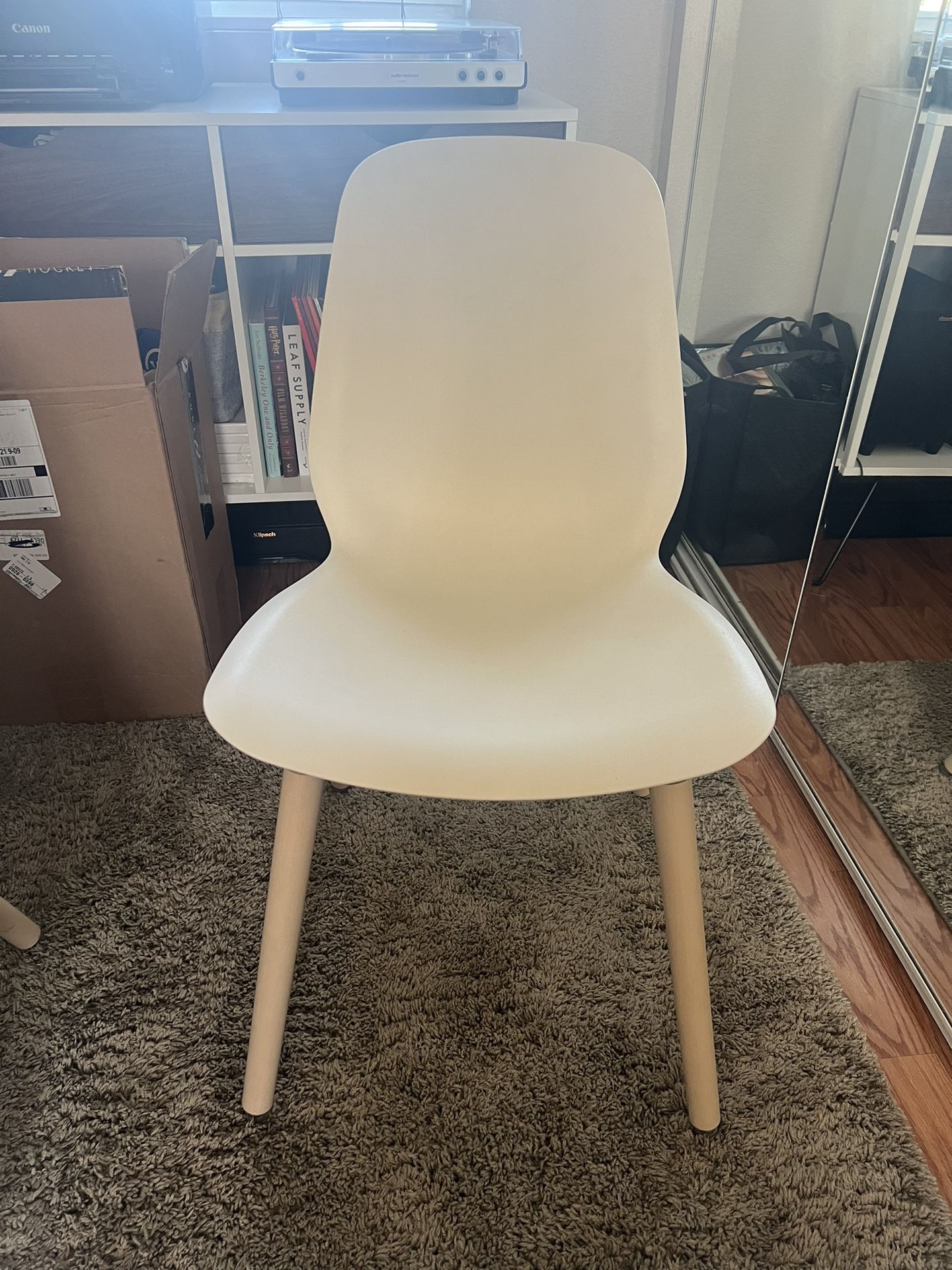 Set of 2 White Chairs