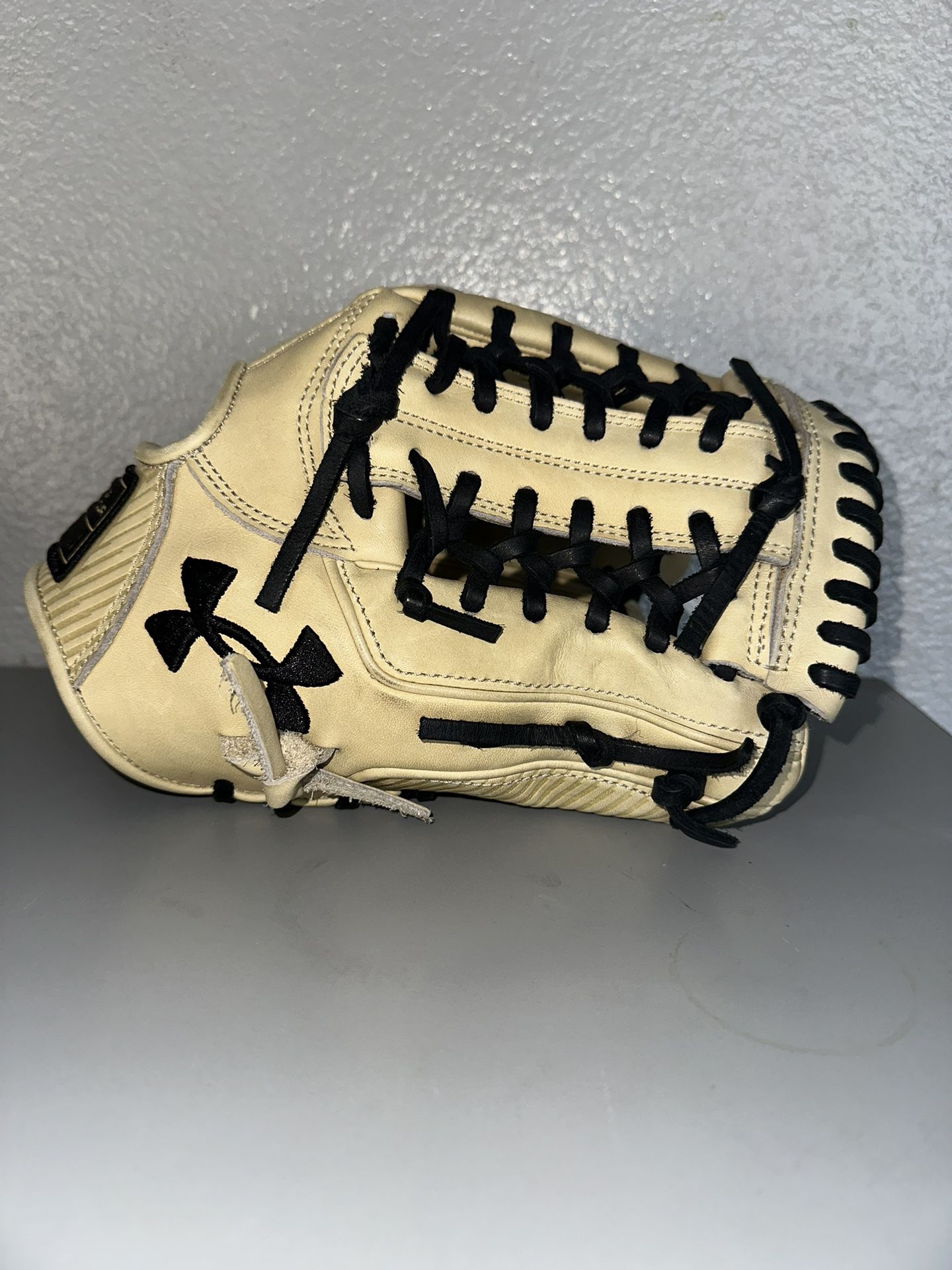 Under Armor Baseball Glove - 11.75”