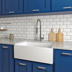 ZLINE 30-Inch Venice Farmhouse Apron Front Reversible Single Bowl Fireclay Kitchen Sink with Bottom Grid in White Gloss
