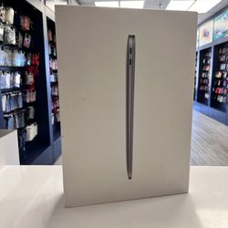 13 inch MacBook Air with apple M1 chip 256gb 8gb ram