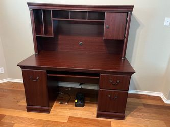 Desk with removable hutch