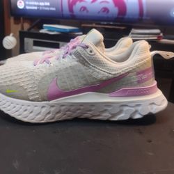 women's Nike size 8 $20