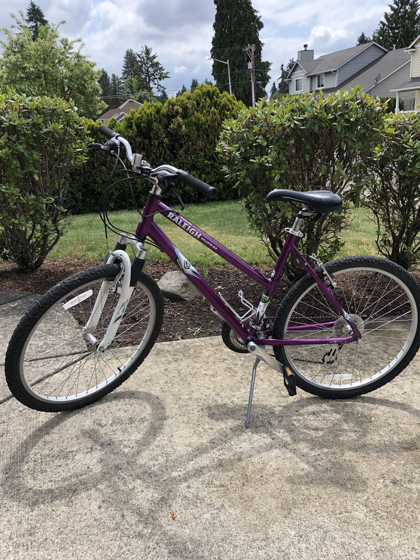 Raleigh Mojave 2.0 mountain girls or women’s bike!!!