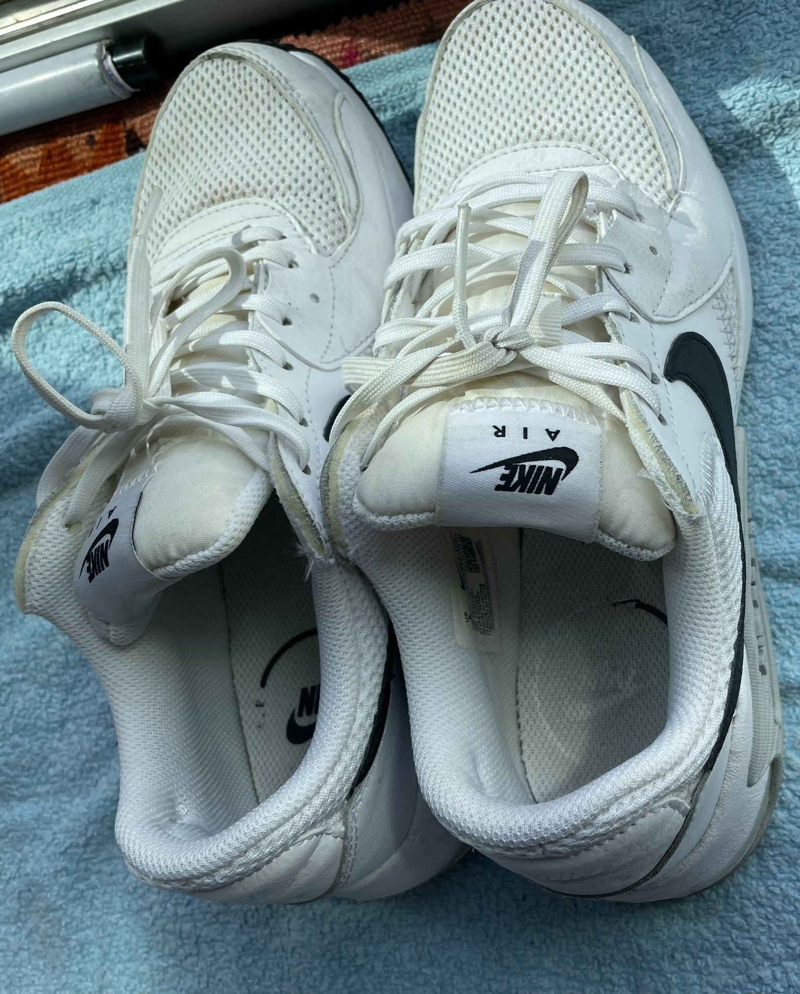 Women's Nike shoes size 7. .