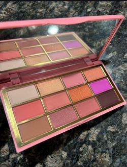 NEW CHEEKY ROSE BEAUTY ELECTRIC ROSE FACE PALETTE $10!!