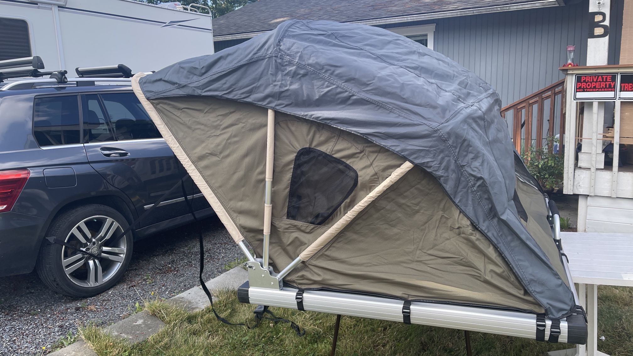 Raptor Series 100000-126800 Offgrid Voyager Truck SUV Camping Rooftop Tent with Ladder