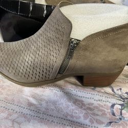 Torrid Boots Like New Size 9
