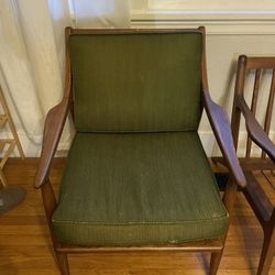 Mid Century / Shield’s Of California Chair 