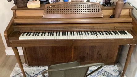 Free upright piano
