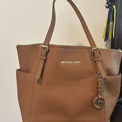     Authentic Michael Kors Jet Set Large Tote – Brown