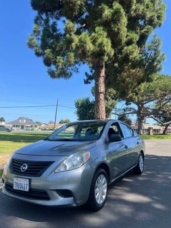 2013 Nissan only 78,xxx mikes a manual stick shift