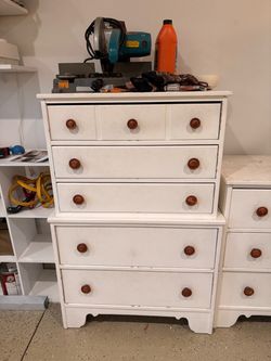 Solid wood 5 drawer dresser