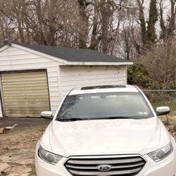 Twenty fourteen ford Taurus Sel