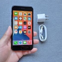 iPhone 7 - UNLOCKED - Like New 