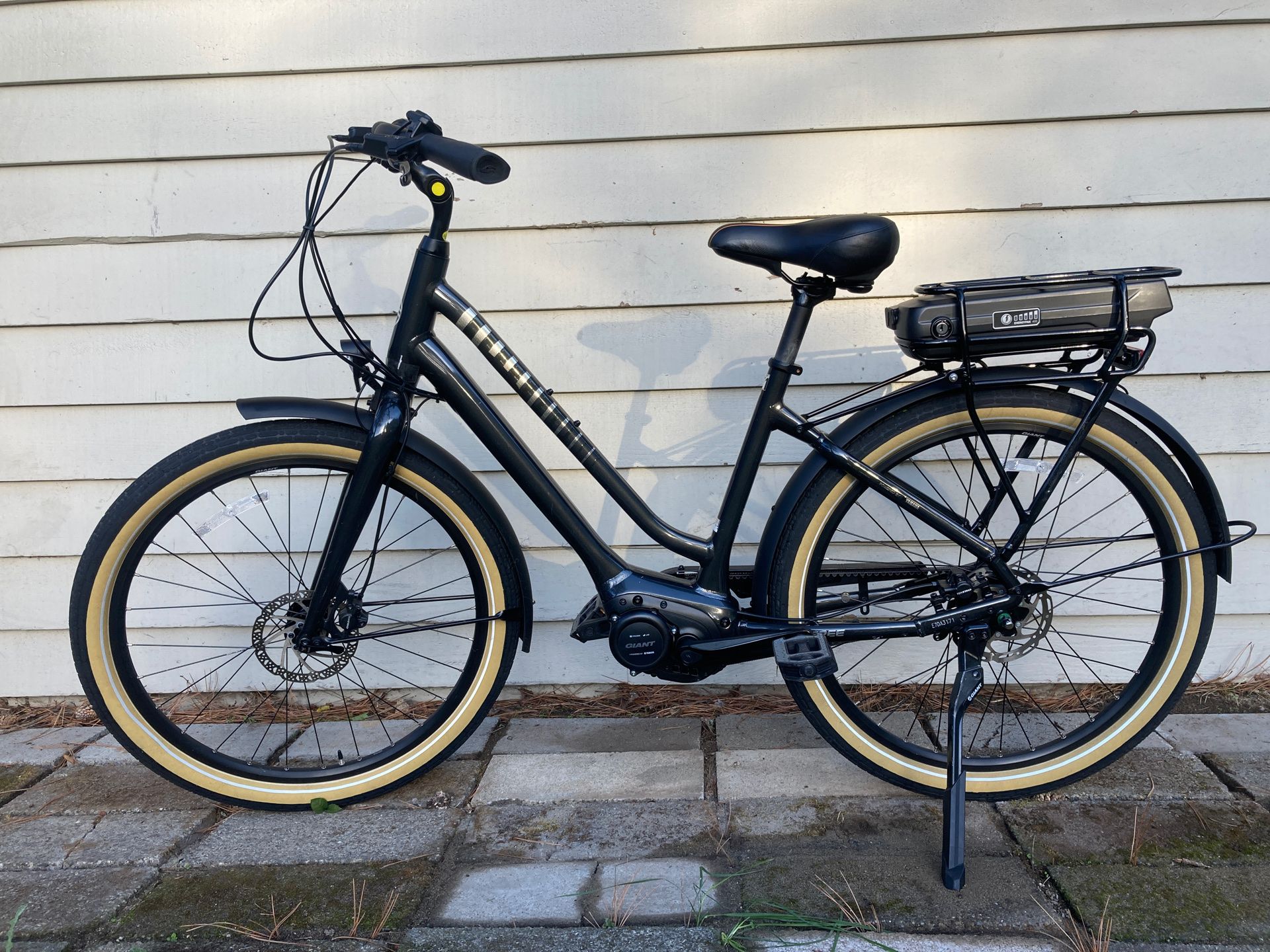 2019 Giant Lafree electric bike M-size